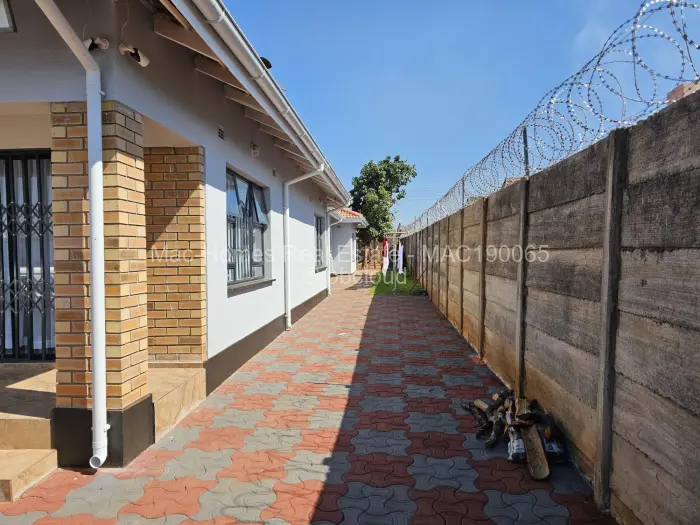 5 Bedroom House for Sale in Glaudina, Harare