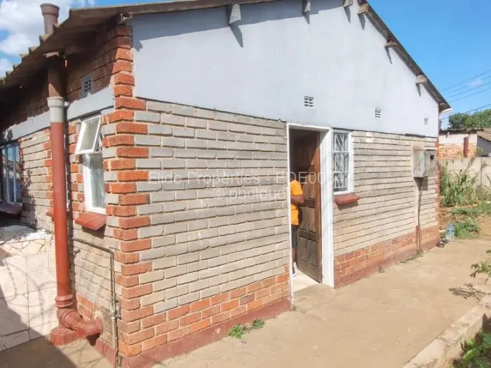 4 Bedroom House for Sale in Budiriro, Harare