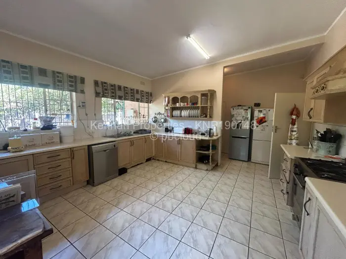 5 Bedroom House to Rent in Avondale