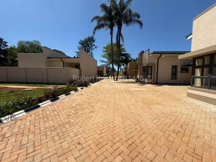 Townhouse/Cluster to Rent in Pomona