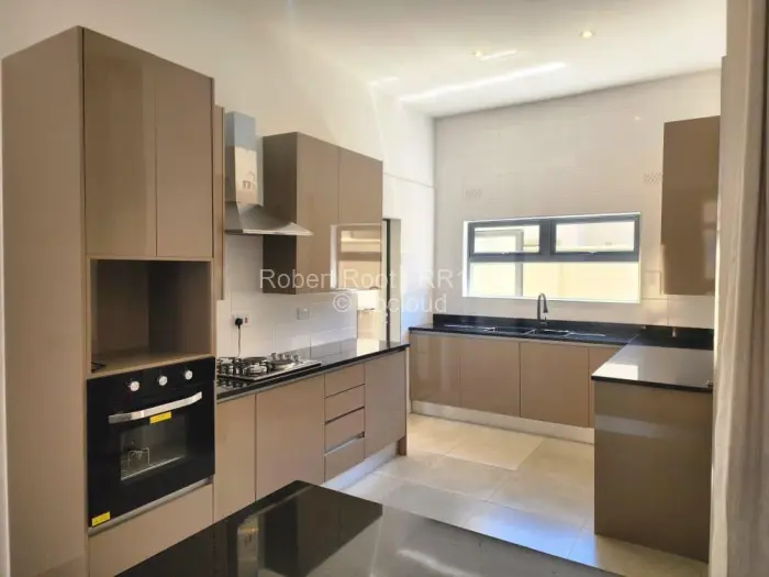 Townhouse/Cluster to Rent in Pomona