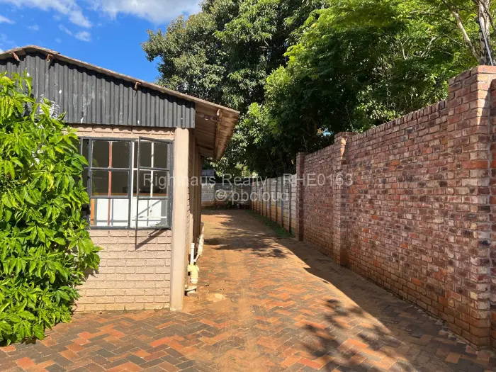 4 Bedroom House for Sale in Alexandra Park, Harare