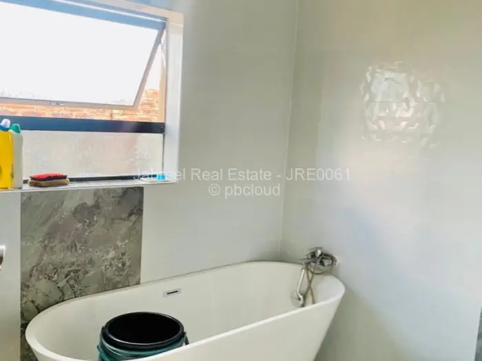 Townhouse/Cluster for Sale in Arlington, Harare