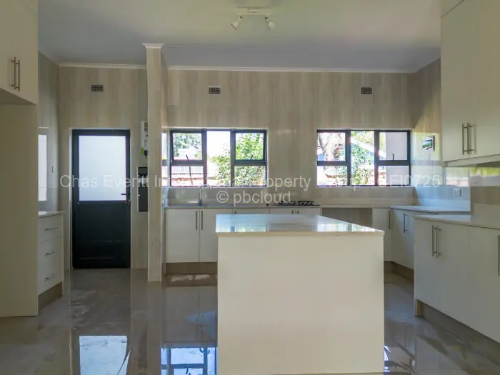 Townhouse/Cluster to Rent in Hillside Byo, Bulawayo