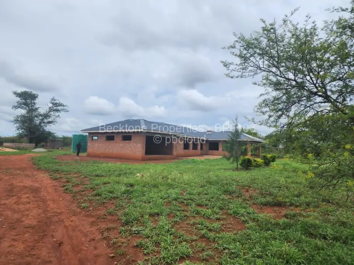 4 Bedroom House for Sale in Woodville Park, Bulawayo