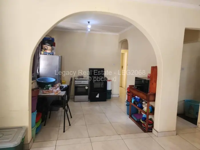 5 Bedroom House for Sale in Budiriro, Harare