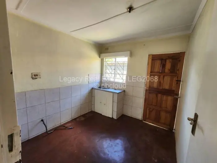 5 Bedroom House for Sale in Budiriro, Harare