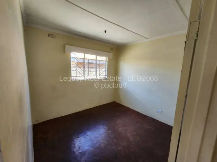 5 Bedroom House for Sale in Budiriro, Harare