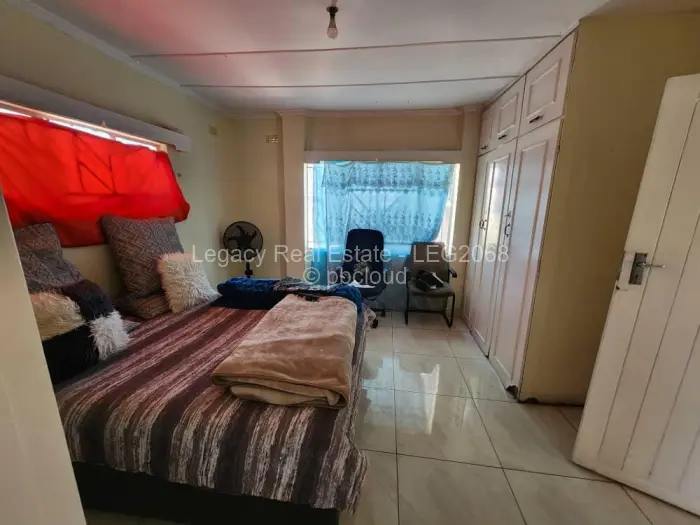 5 Bedroom House for Sale in Budiriro, Harare