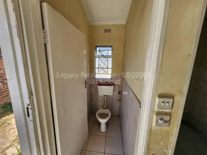 5 Bedroom House for Sale in Budiriro, Harare