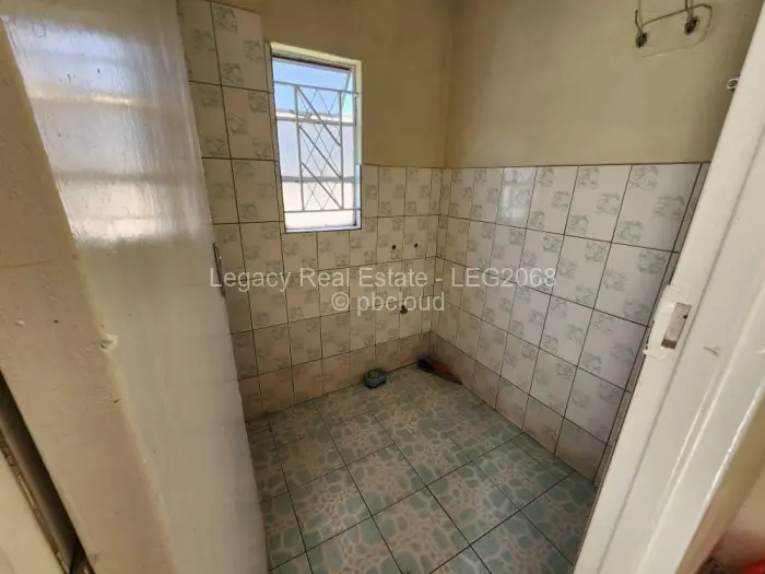 5 Bedroom House for Sale in Budiriro, Harare