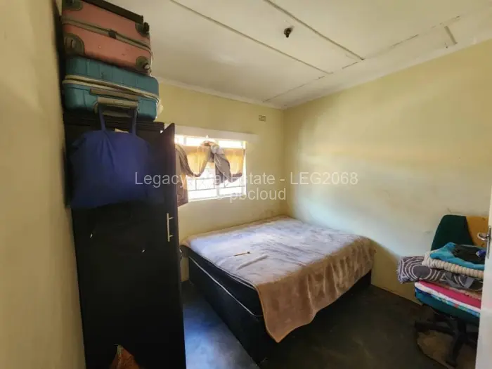 5 Bedroom House for Sale in Budiriro, Harare