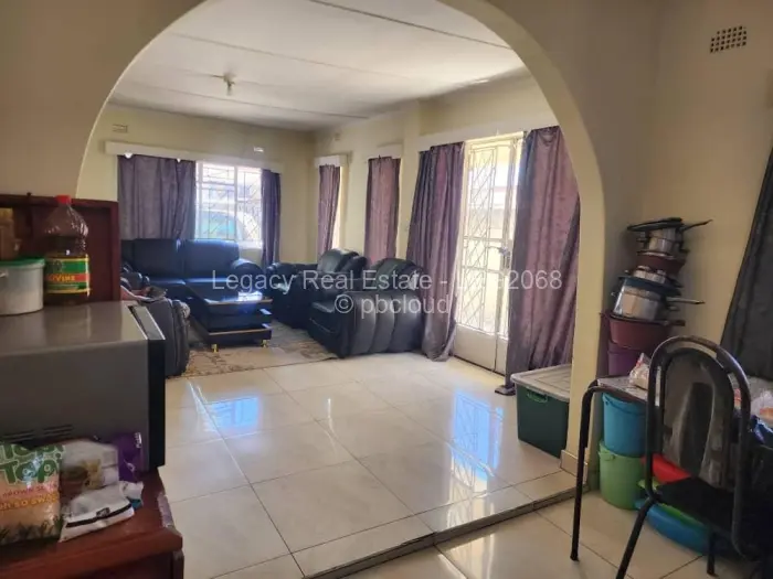 5 Bedroom House for Sale in Budiriro, Harare