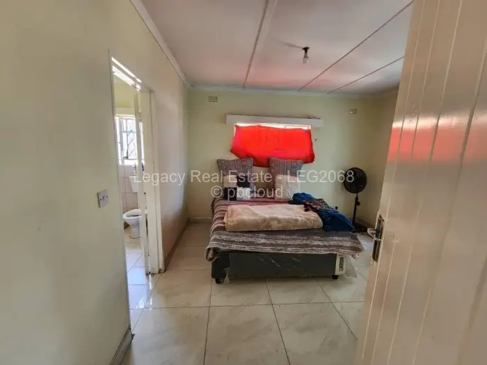 5 Bedroom House for Sale in Budiriro, Harare