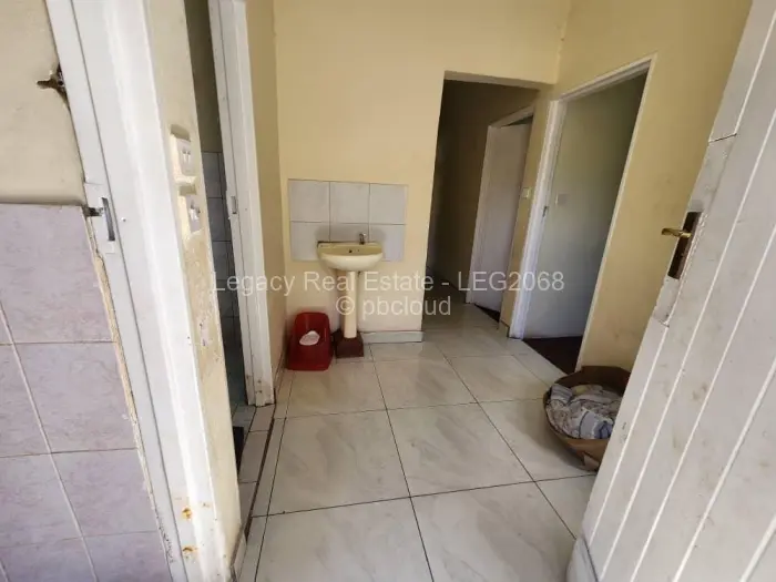 5 Bedroom House for Sale in Budiriro, Harare