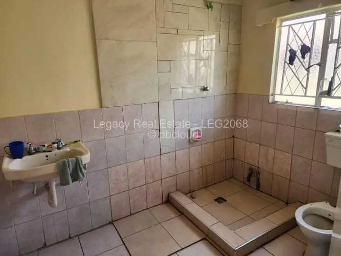 5 Bedroom House for Sale in Budiriro, Harare