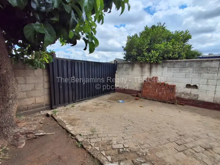 4 Bedroom House for Sale in Budiriro, Harare