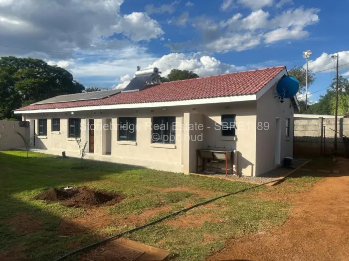 Flat/Apartment to Rent in Kumalo, Bulawayo