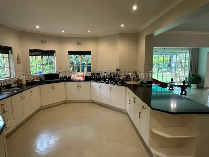 Townhouse/Cluster to Rent in Borrowdale Brooke, Harare