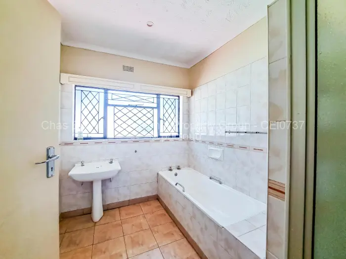 4 Bedroom House to Rent in Greystone Park