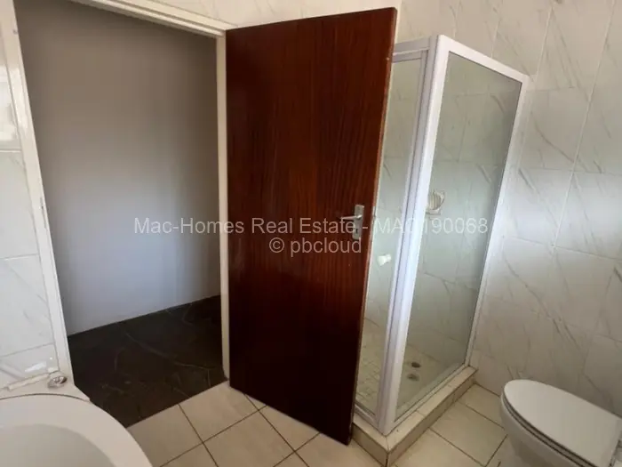 6 Bedroom House to Rent in Greendale, Harare