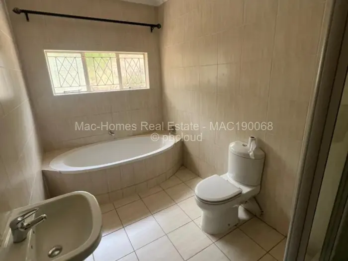 6 Bedroom House to Rent in Greendale, Harare