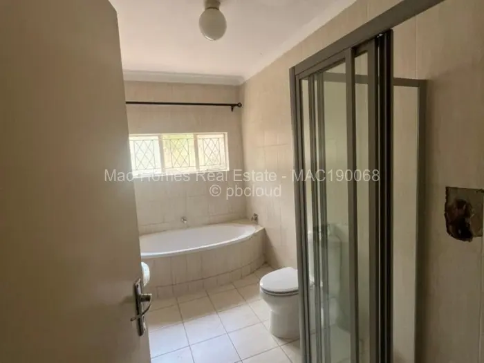 6 Bedroom House to Rent in Greendale, Harare