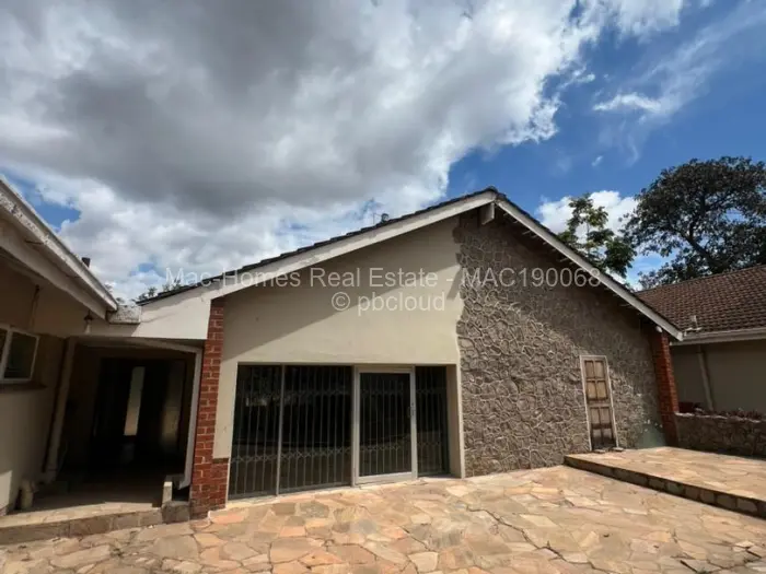 6 Bedroom House to Rent in Greendale, Harare