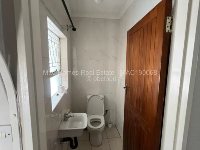 6 Bedroom House to Rent in Greendale, Harare