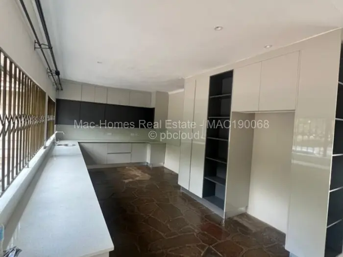 6 Bedroom House to Rent in Greendale, Harare