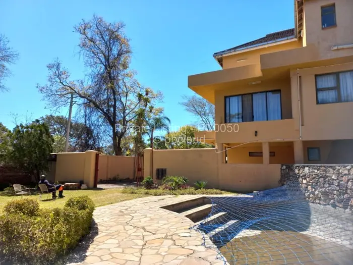 6 Bedroom House for Sale in Glen Lorne, Harare