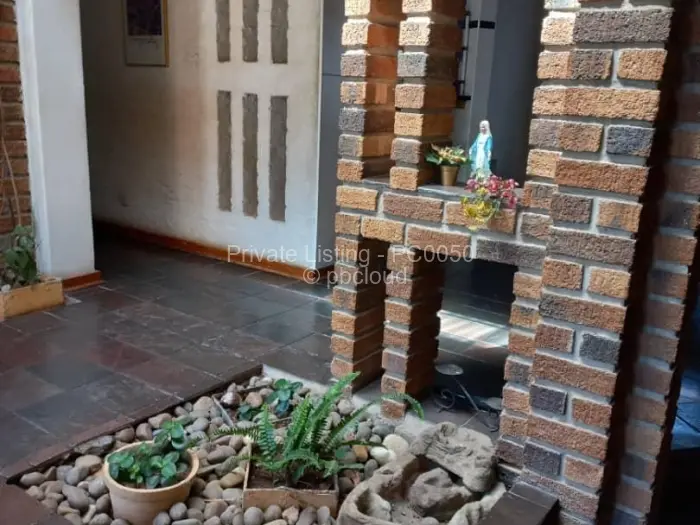 6 Bedroom House for Sale in Glen Lorne, Harare