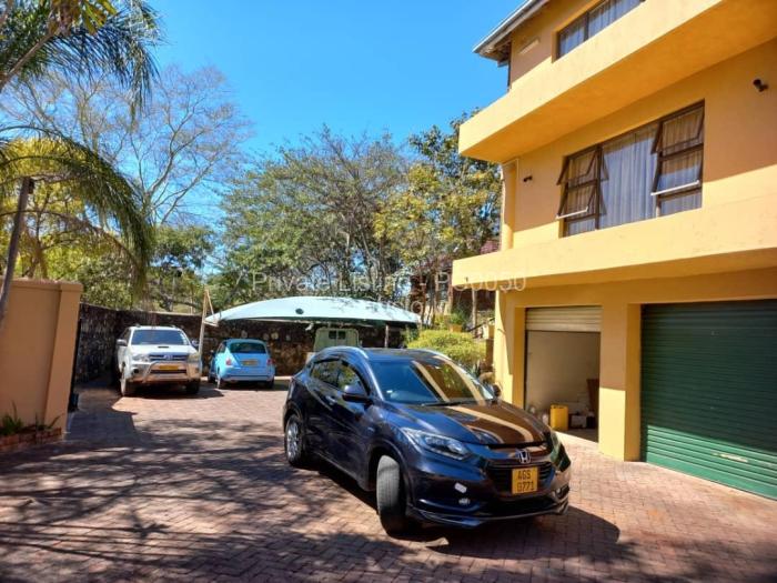 6 Bedroom House for Sale in Glen Lorne, Harare