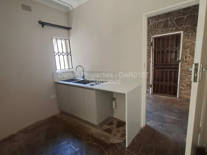 6 Bedroom House to Rent in Greendale, Harare