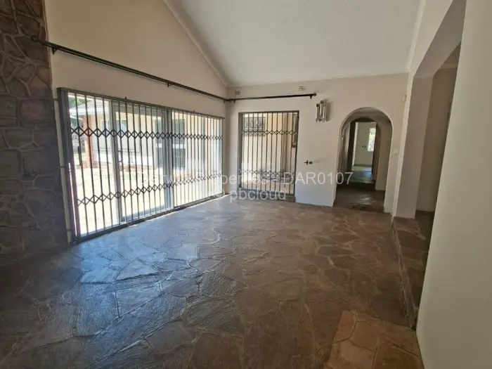 6 Bedroom House to Rent in Greendale, Harare