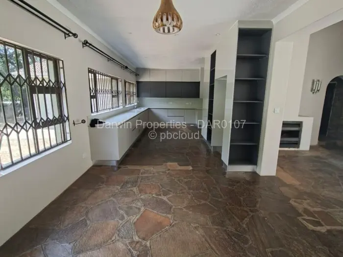 6 Bedroom House to Rent in Greendale, Harare