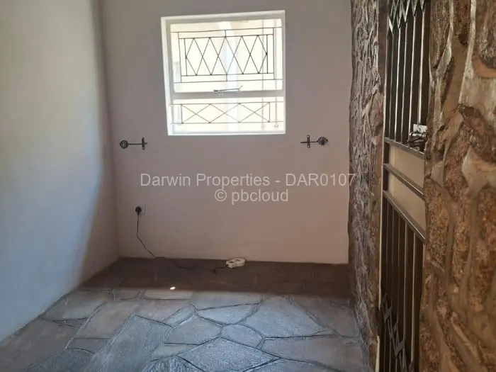 6 Bedroom House to Rent in Greendale, Harare