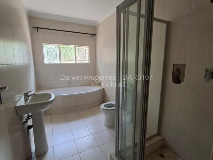 6 Bedroom House to Rent in Greendale, Harare