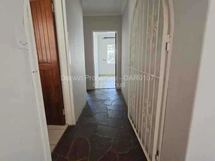 6 Bedroom House to Rent in Greendale, Harare