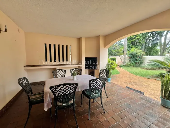 Townhouse/Cluster to Rent in Borrowdale, Harare