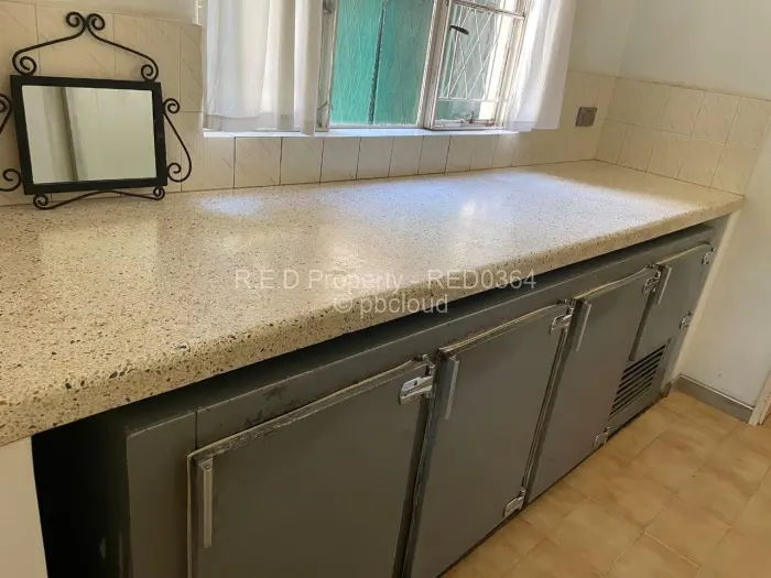 6 Bedroom House for Sale in Msuna, Msuna