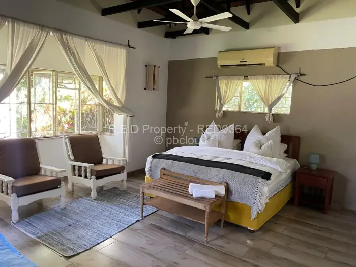 6 Bedroom House for Sale in Msuna, Msuna