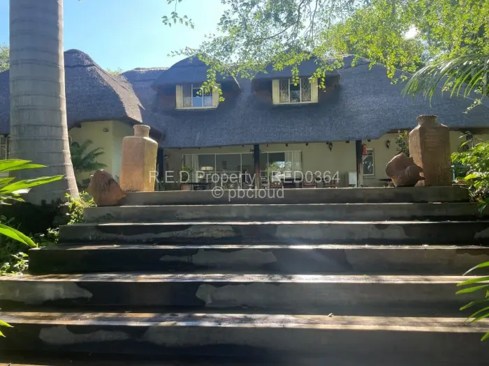 6 Bedroom House for Sale in Msuna, Msuna