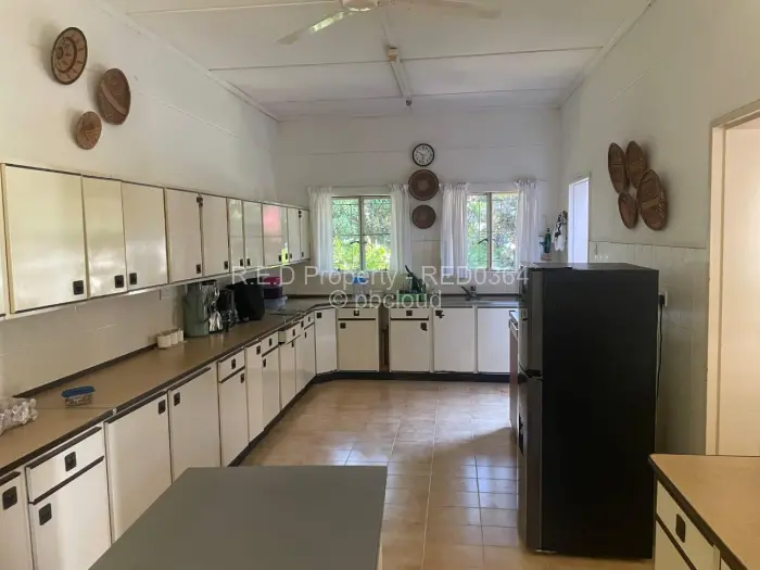 6 Bedroom House for Sale in Msuna, Msuna