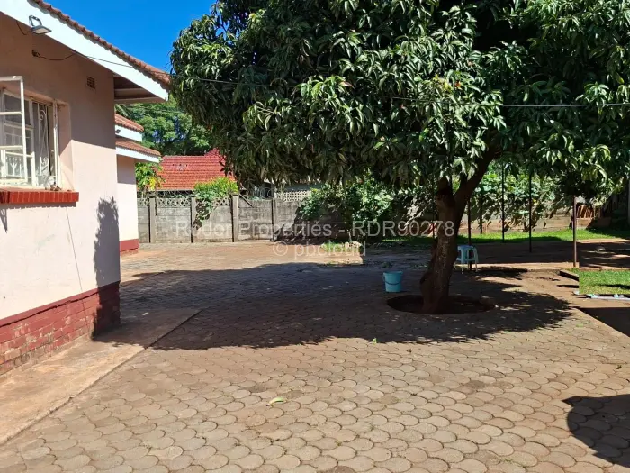 4 Bedroom House for Sale in Hillcrest, Bulawayo