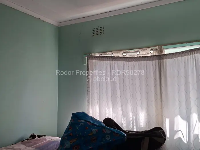 4 Bedroom House for Sale in Hillcrest, Bulawayo