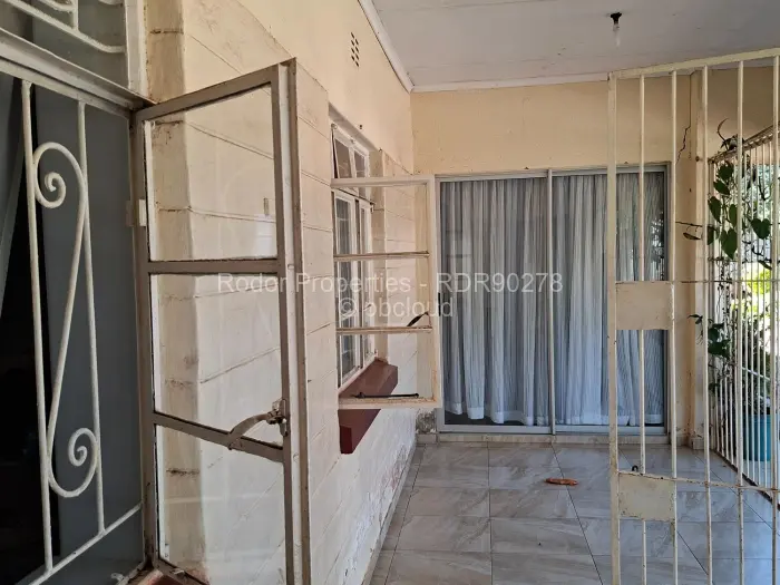 4 Bedroom House for Sale in Hillcrest, Bulawayo