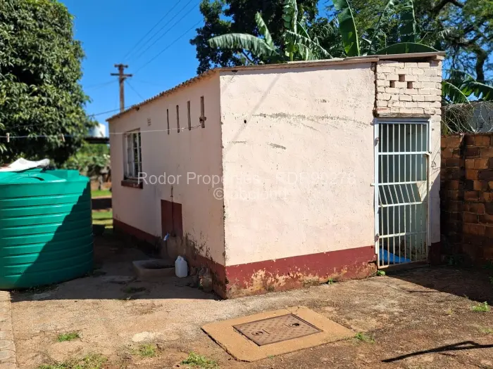 4 Bedroom House for Sale in Hillcrest, Bulawayo