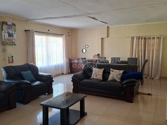4 Bedroom House for Sale in Hillcrest, Bulawayo