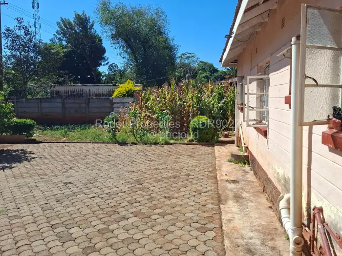 4 Bedroom House for Sale in Hillcrest, Bulawayo